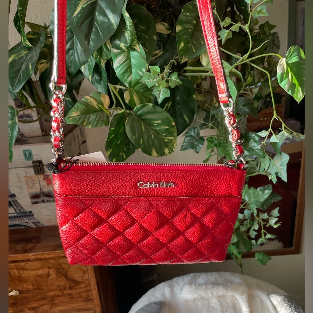 NWT Calvin Klein Red Quilted Leather Crossbody Swingpack Part Chain Bag Purse
